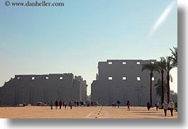 images/Africa/Egypt/Luxor/KarnakTemple/walking-to-entrance-02.jpg