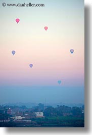 images/Africa/Egypt/Luxor/Scenics/hot-air-balloons-n-mtns-01.jpg