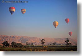 images/Africa/Egypt/Luxor/Scenics/hot-air-balloons-n-mtns-07.jpg