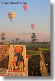 images/Africa/Egypt/Luxor/Scenics/hot-air-balloons-n-mtns-n-queen-01.jpg