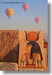 images/Africa/Egypt/Luxor/Scenics/hot-air-balloons-n-mtns-n-queen-02.jpg