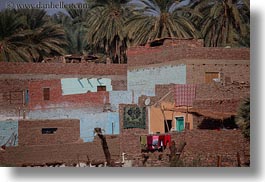 images/Africa/Egypt/Misc/brick-walls-n-laundry.jpg