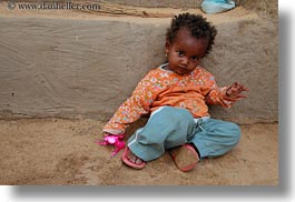images/Africa/Egypt/NubianVillage/baby-sitting-in-dirt-02.jpg