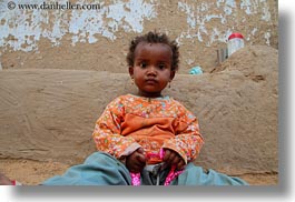 images/Africa/Egypt/NubianVillage/baby-sitting-in-dirt-05.jpg
