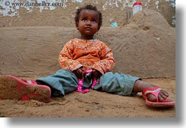 images/Africa/Egypt/NubianVillage/baby-sitting-in-dirt-06.jpg