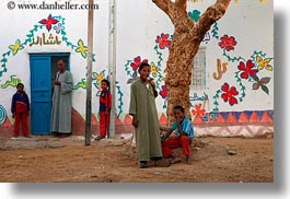 images/Africa/Egypt/NubianVillage/children-n-painting-01.jpg