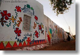 images/Africa/Egypt/NubianVillage/children-n-painting-02.jpg
