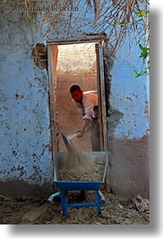 images/Africa/Egypt/NubianVillage/man-shoveling-in-doorway-02.jpg