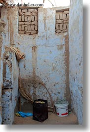 images/Africa/Egypt/NubianVillage/pot-n-white-wash-wall.jpg