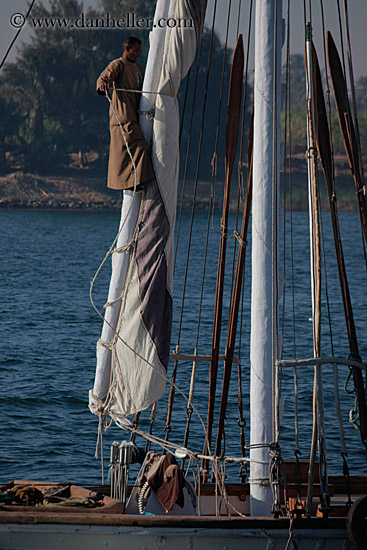 man-climbing-mast-01.jpg