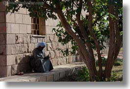 images/Africa/Egypt/People/man-on-cell_phone-04.jpg