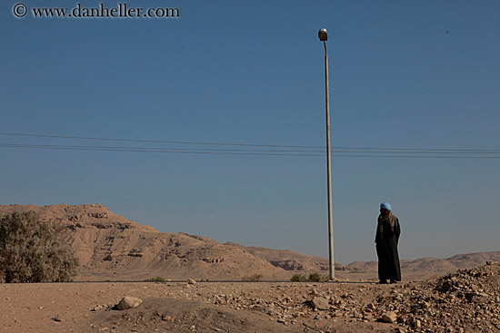 man-standing-by-light-pole-01.jpg