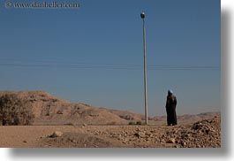 images/Africa/Egypt/People/man-standing-by-light-pole-01.jpg