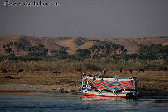 colorful-ferry-boat-n-mtns.jpg