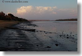 images/Africa/Egypt/River/river-bank-beach-n-cloud.jpg