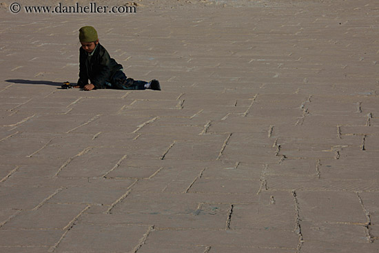 boy-playing-on-ground-01.jpg