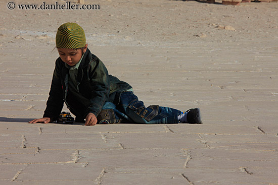 boy-playing-on-ground-02.jpg