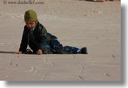 images/Africa/Egypt/TempleQueenHatshepsut/boy-playing-on-ground-02.jpg