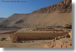 images/Africa/Egypt/TempleQueenHatshepsut/ruins.jpg