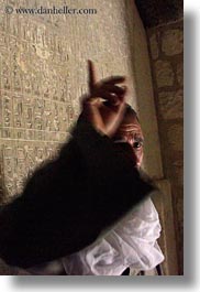 images/Africa/Egypt/Tombs/titi-tomb-man-pointing-up.jpg