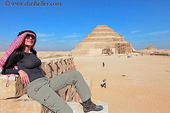 vicky-n-red-keffiyeh-step-pyramid-02.jpg