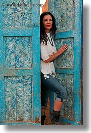 images/Africa/Egypt/WtPeople/VictoriaGurthrie/victoria-n-blue-door-03.jpg