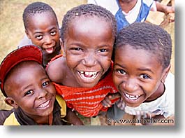images/Africa/Tanzania/Arusha/kids-looking-up.jpg