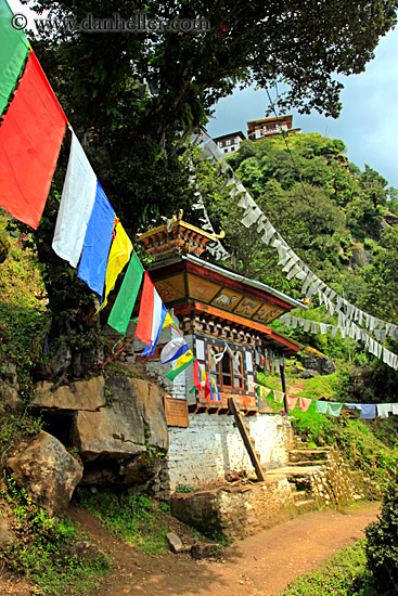 house-n-prayer-flags-01.jpg