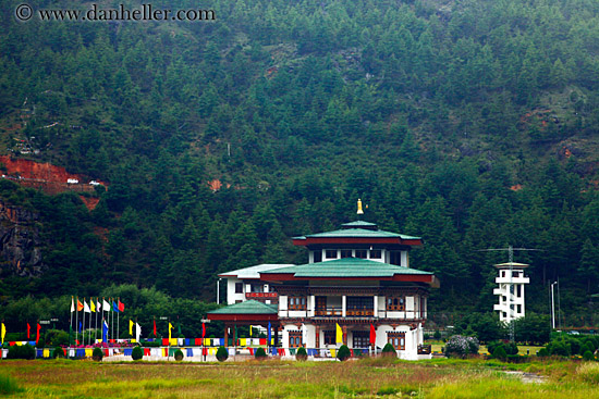 paro-airport-01.jpg