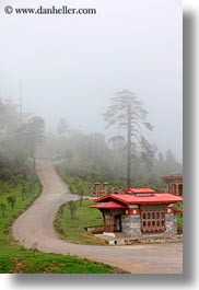 images/Asia/Bhutan/DochulaPass/foggy-road-01.jpg