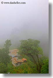 images/Asia/Bhutan/DochulaPass/house-in-fog-02.jpg