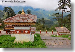 images/Asia/Bhutan/DochulaPass/mini-stupas-05.jpg