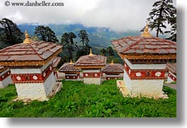 images/Asia/Bhutan/DochulaPass/mini-stupas-06.jpg