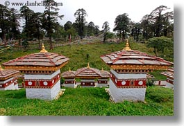 images/Asia/Bhutan/DochulaPass/mini-stupas-07.jpg