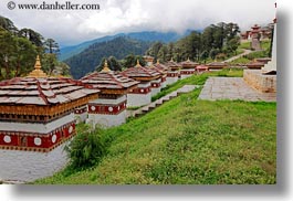 images/Asia/Bhutan/DochulaPass/mini-stupas-08.jpg