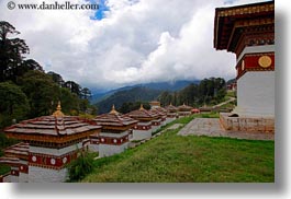 images/Asia/Bhutan/DochulaPass/mini-stupas-11.jpg