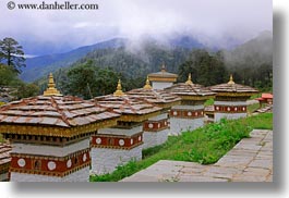 images/Asia/Bhutan/DochulaPass/mini-stupas-16.jpg