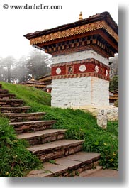 images/Asia/Bhutan/DochulaPass/mini-stupas-19.jpg