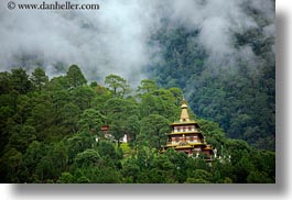 images/Asia/Bhutan/KhamsumUlleyChorten/khamsum-ulley-chorten-n-fog-02.jpg