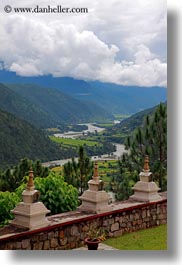 images/Asia/Bhutan/KhamsumUlleyChorten/river-valley-n-chorten-01.jpg