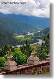 images/Asia/Bhutan/KhamsumUlleyChorten/river-valley-n-chorten-02.jpg