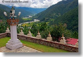images/Asia/Bhutan/KhamsumUlleyChorten/river-valley-n-chorten-04.jpg