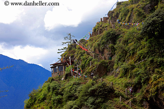 prayer-flags-n-lush-mtn-01.jpg