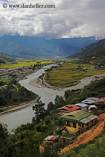 river-in-valley-03.jpg