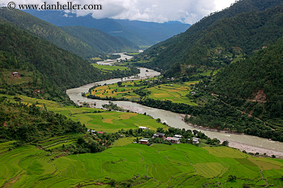 river-in-valley-06.jpg