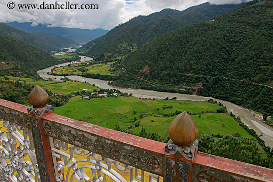 river-in-valley-from-balcony-01.jpg