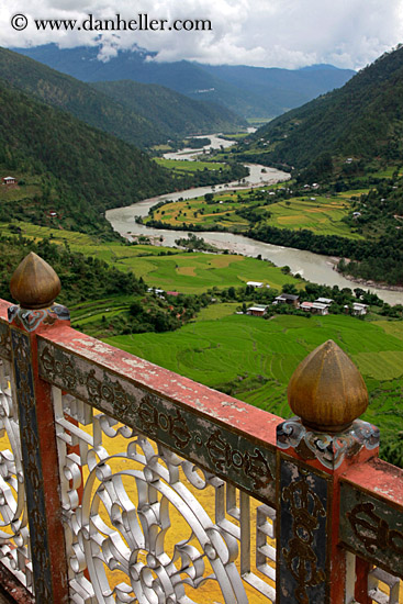 river-in-valley-from-balcony-02.jpg