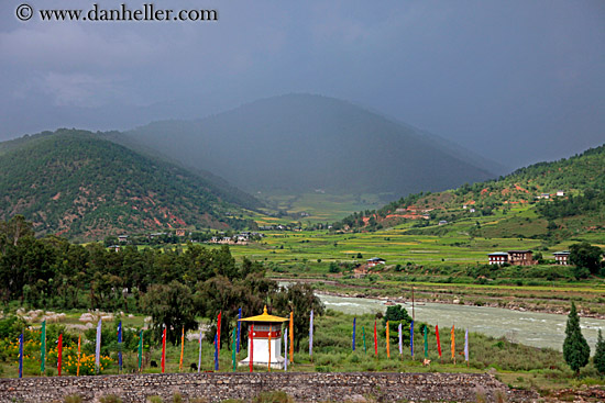 stupa-flags-n-foggy-hill.jpg