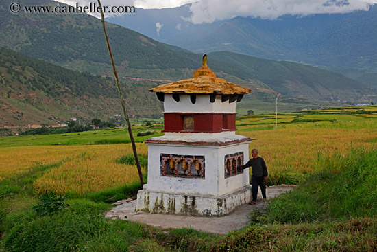 man-turning-prayer-wheel-01.jpg