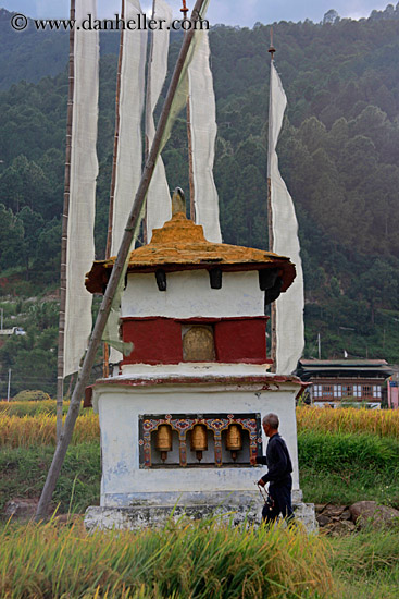 man-turning-prayer-wheel-05.jpg